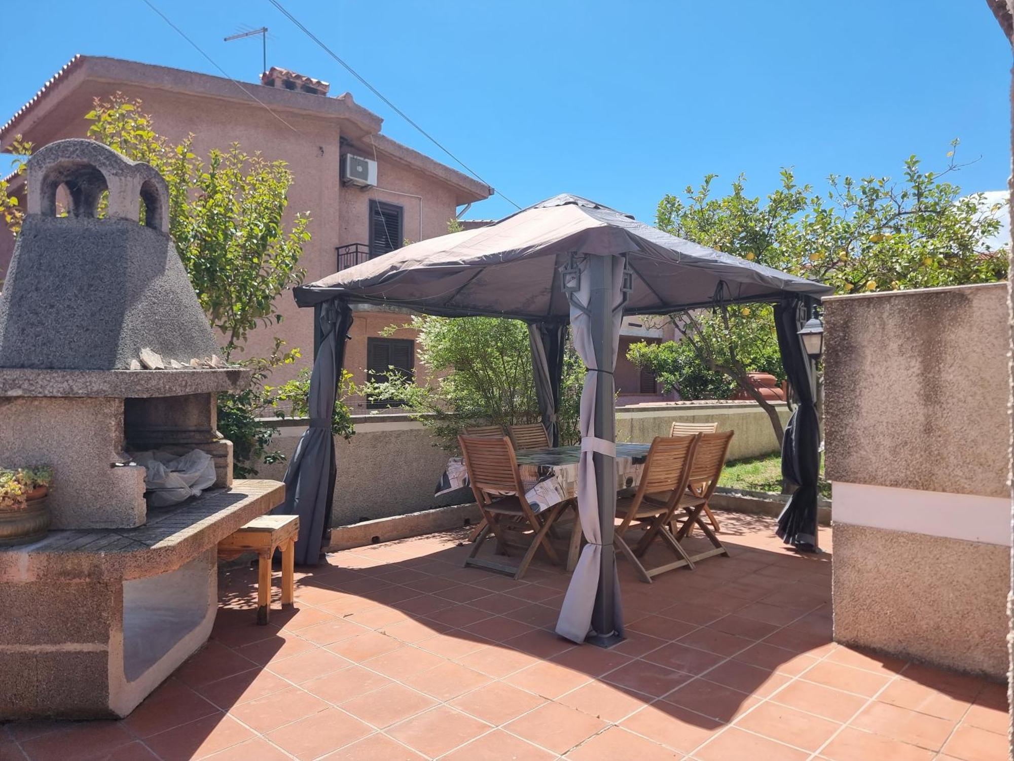 Appartamento Via Oristano บูโดนี ภายนอก รูปภาพ